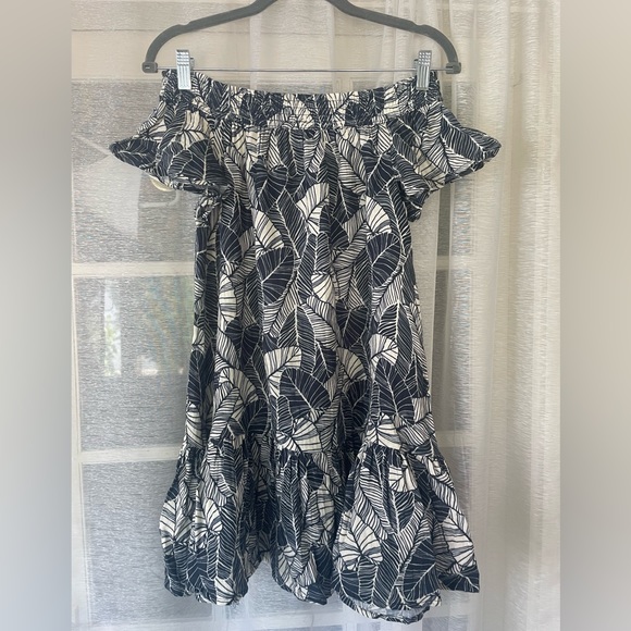 Shirley Off The Shoulder Dress in Navy Palm - Picture 2 of 5